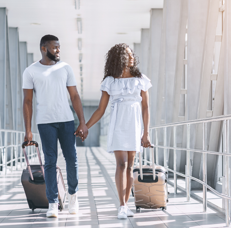 voyageurs africains à l'aéroport